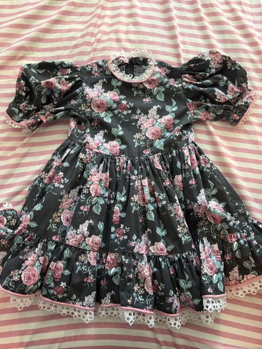 Vintage Cottagecore Little House on the Prairie Puffed Sleeve